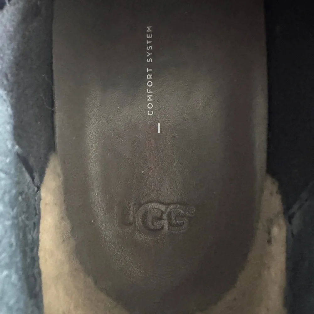 UGG size 9 Chelsea Boot Sz 42 WATERPROOF